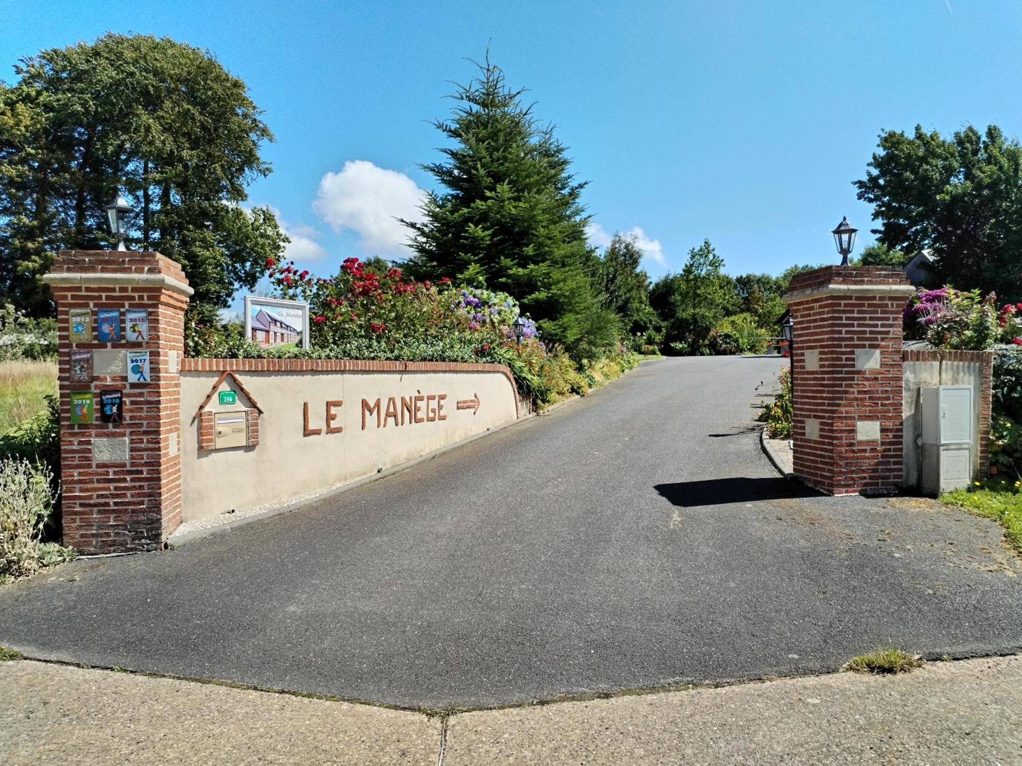 ホテル Le Manege Gite Le Tilleul Sainte-Marie-au-Bosc エクステリア 写真